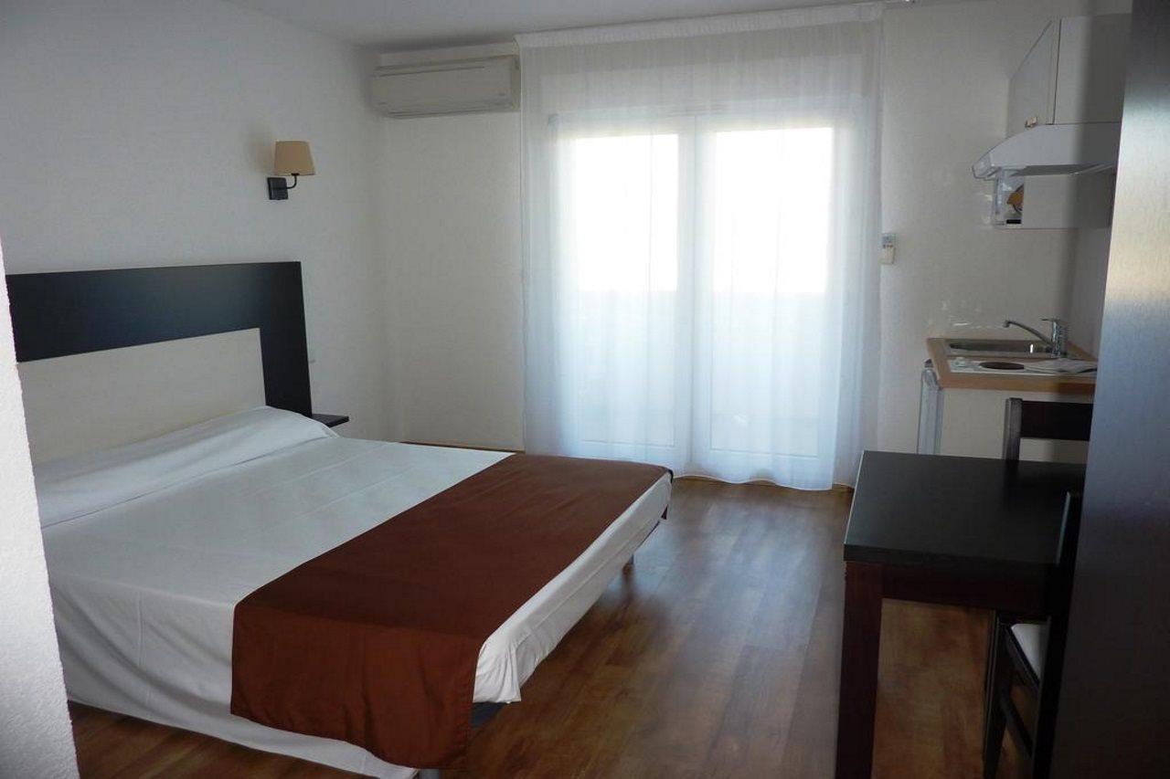 Adonis Saint Florent Exterior foto