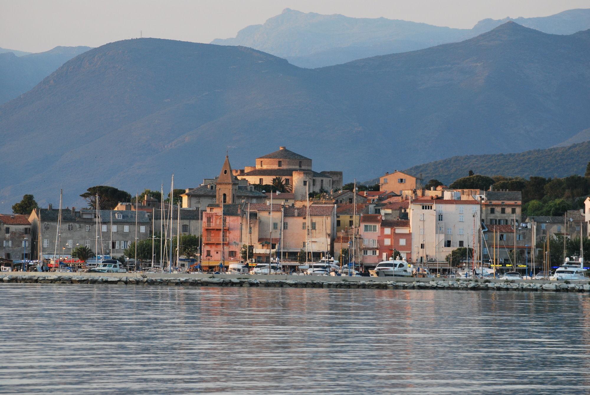 Adonis Saint Florent Exterior foto