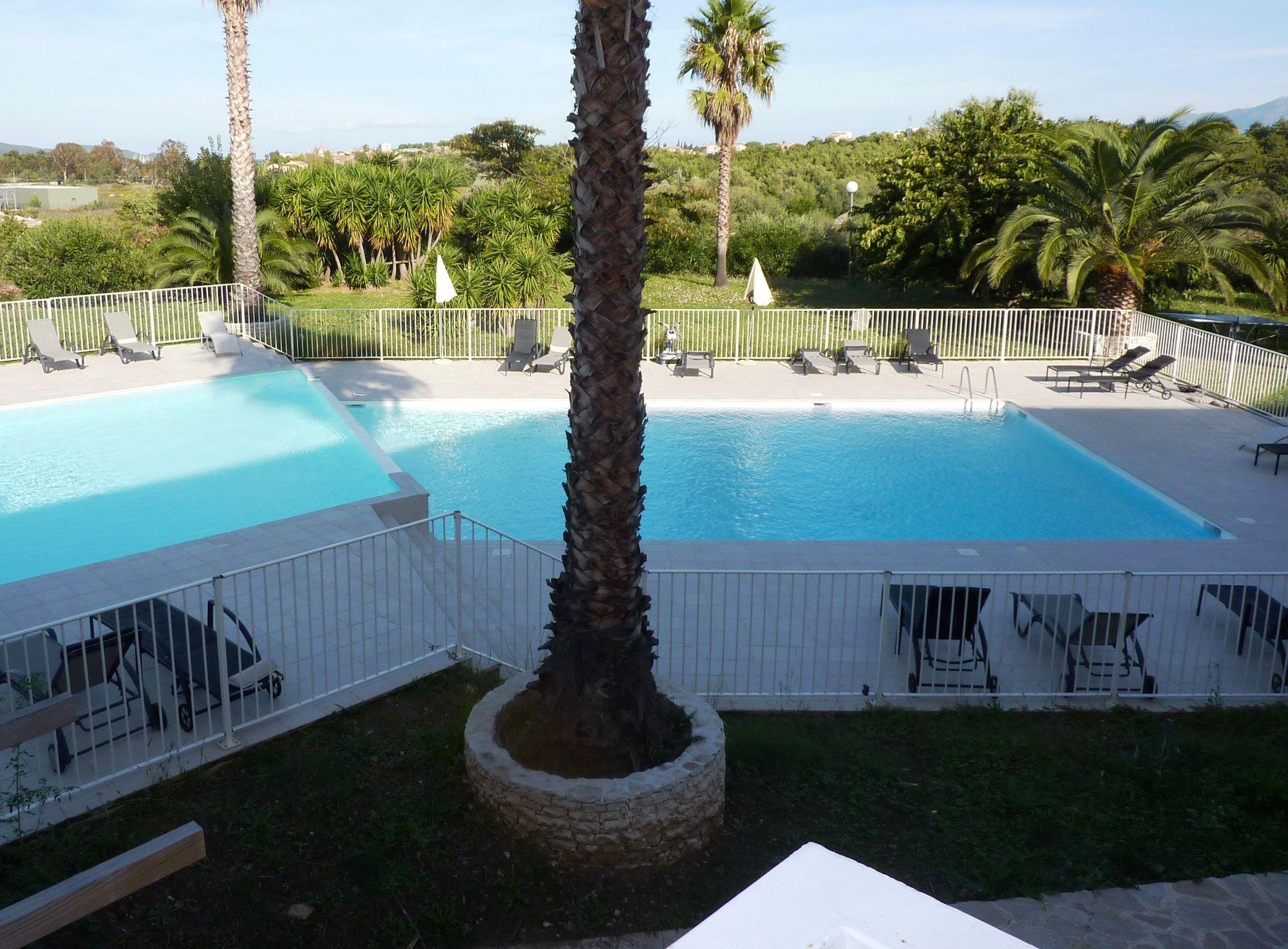 Adonis Saint Florent Exterior foto