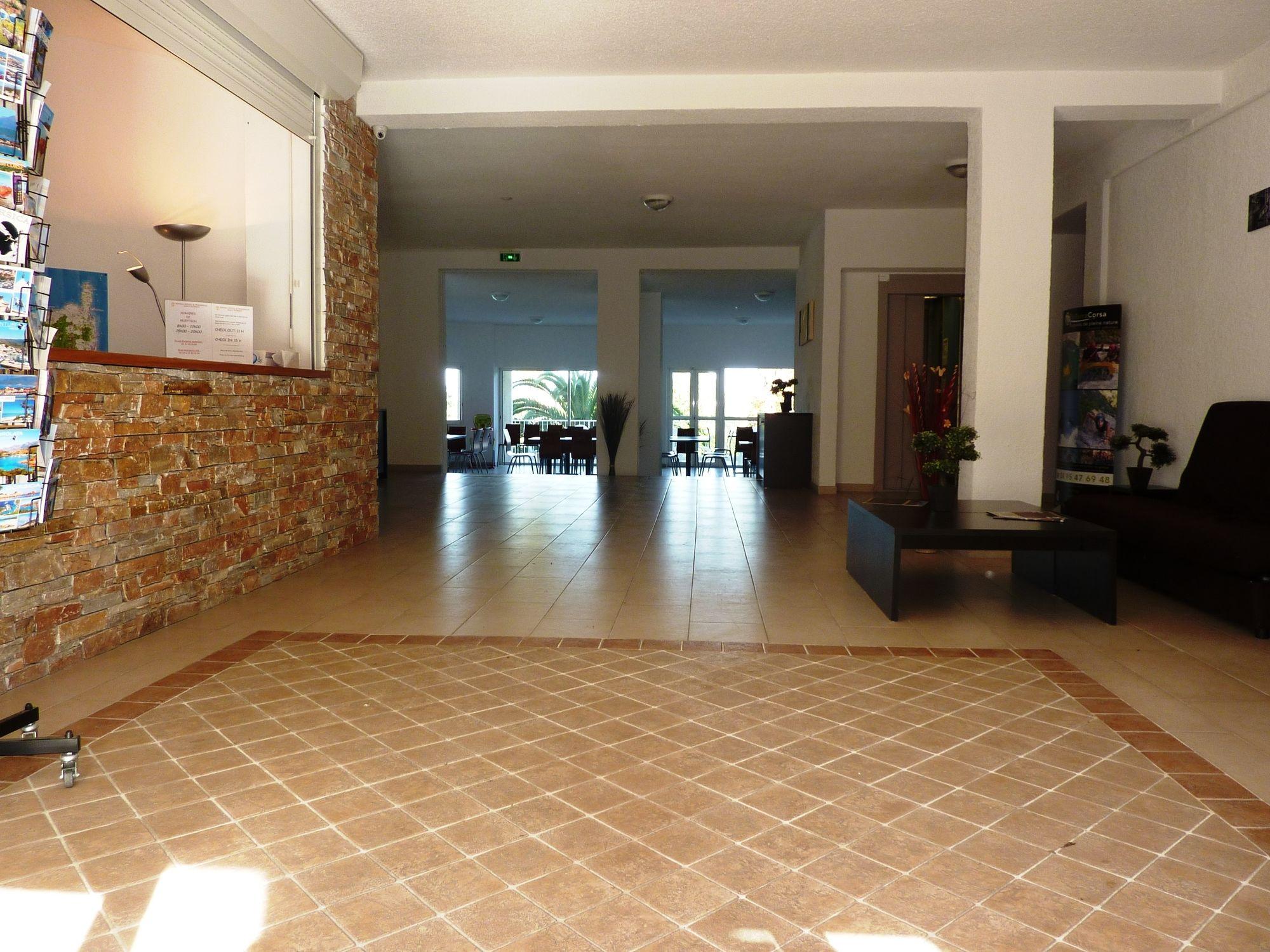 Adonis Saint Florent Exterior foto