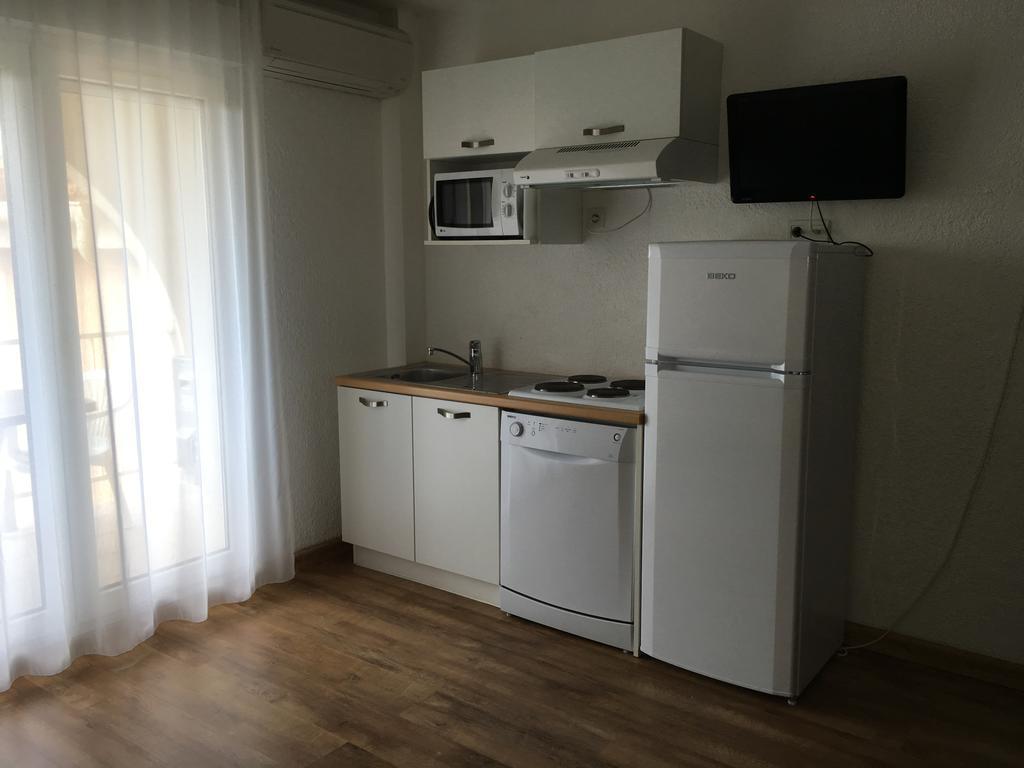 Adonis Saint Florent Exterior foto