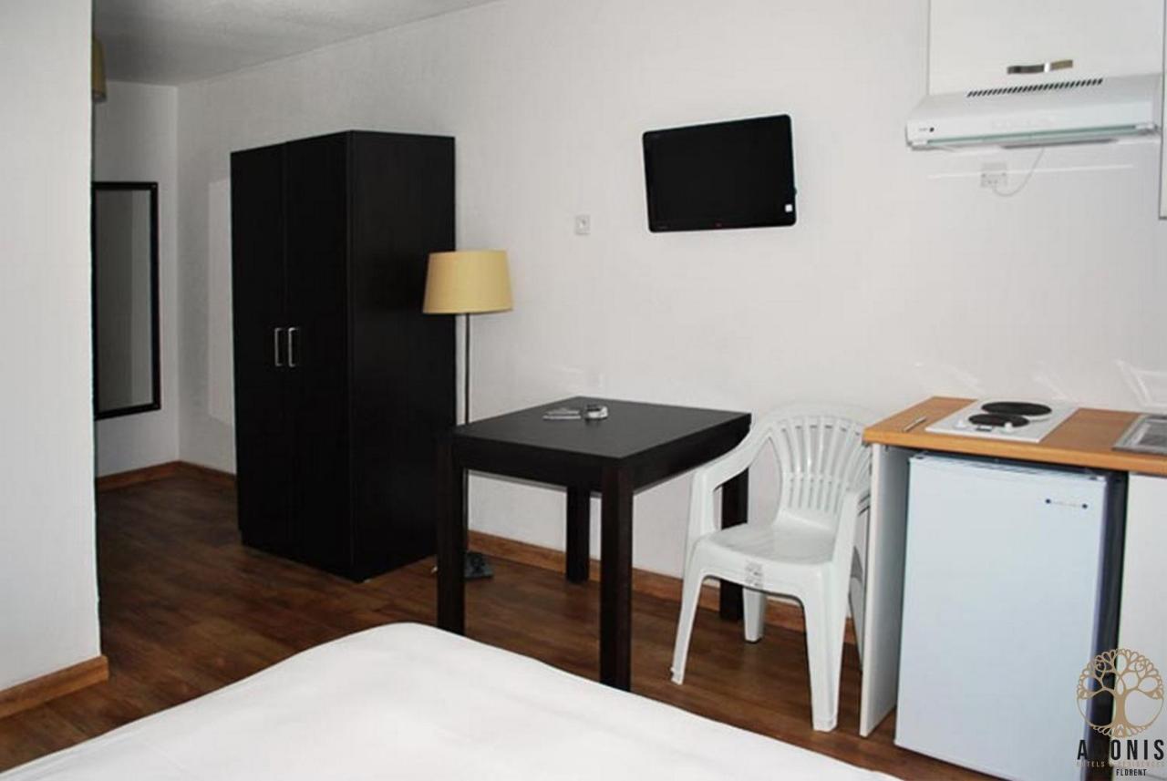 Adonis Saint Florent Exterior foto